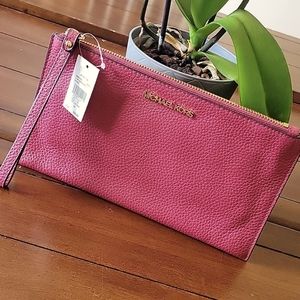 MK ☺️ BERRY WRISTLET